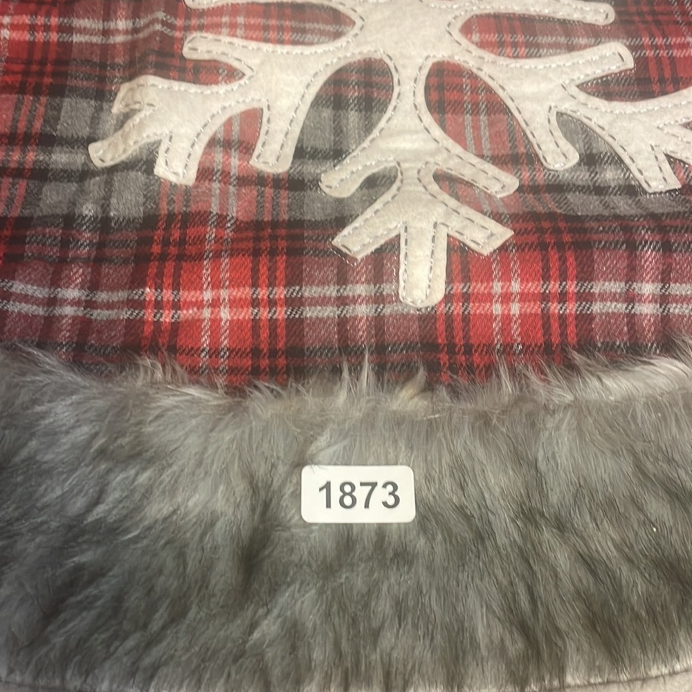 NWTChristmas tree skirt - Picture 3 of 3